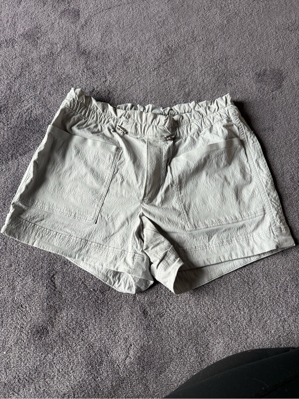 Athleta Women's Size 0 Gray Utility Shorts Elastic Waist Drawstring Pockets